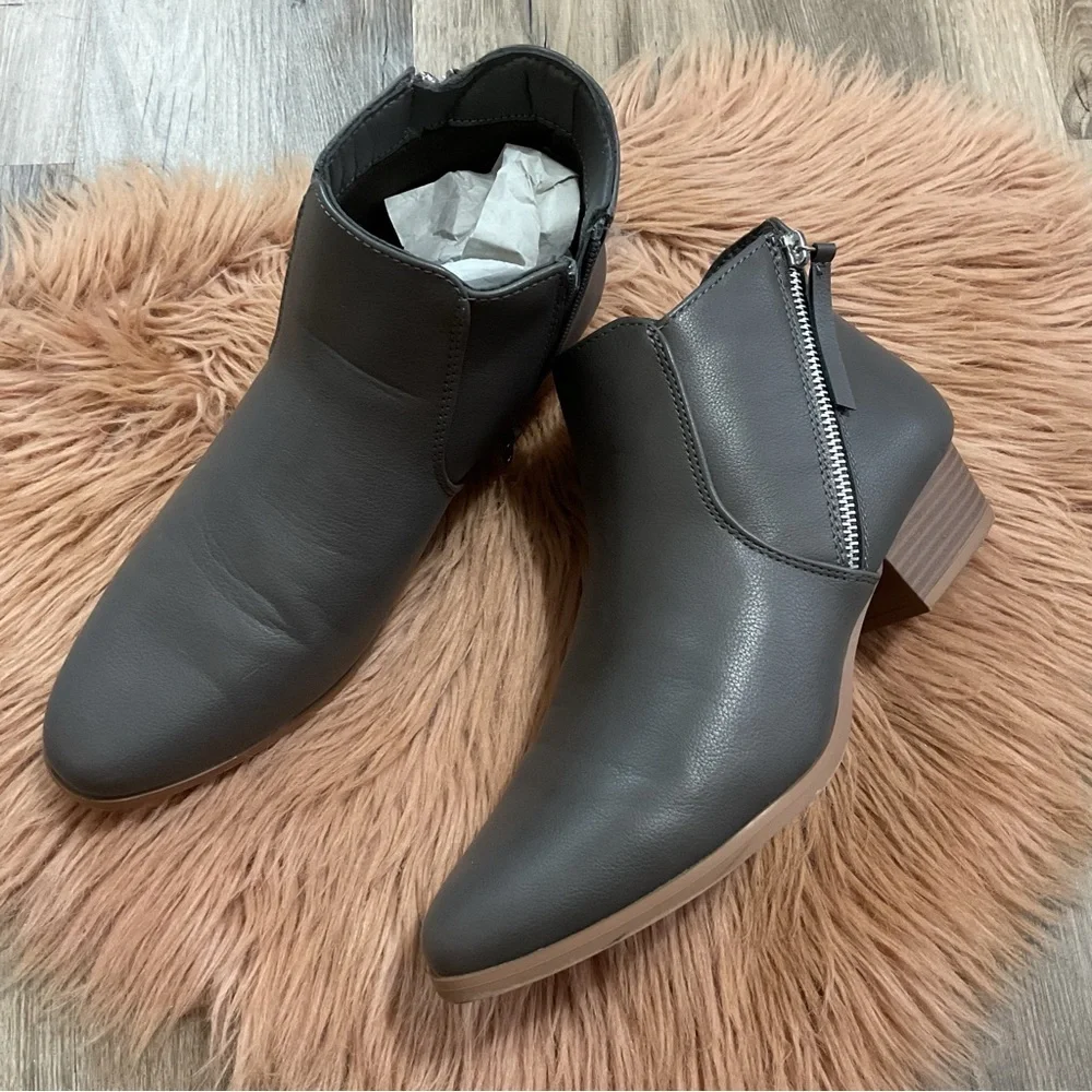 Croft & Borrow Batter Stone Color Gray Bootie Size 9